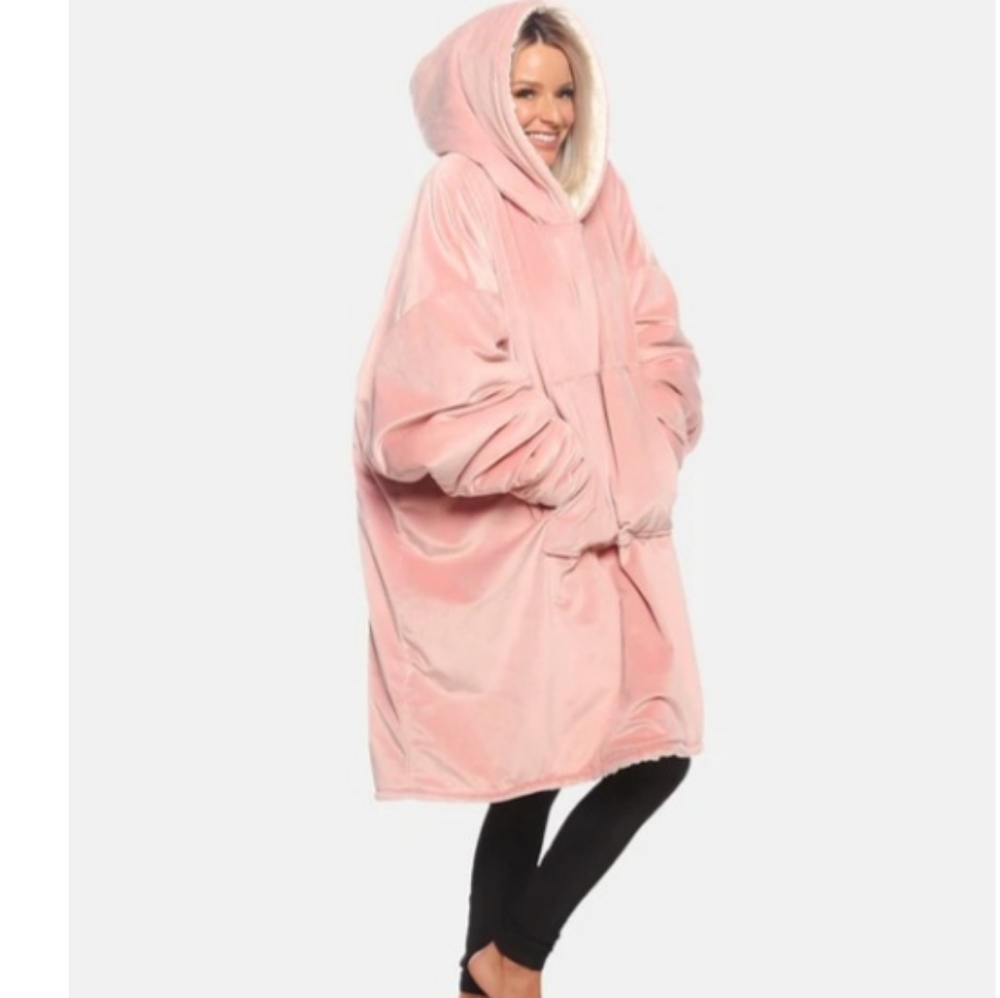 The Comfy Blanket Sweatshirt NIB One Size Cream Color